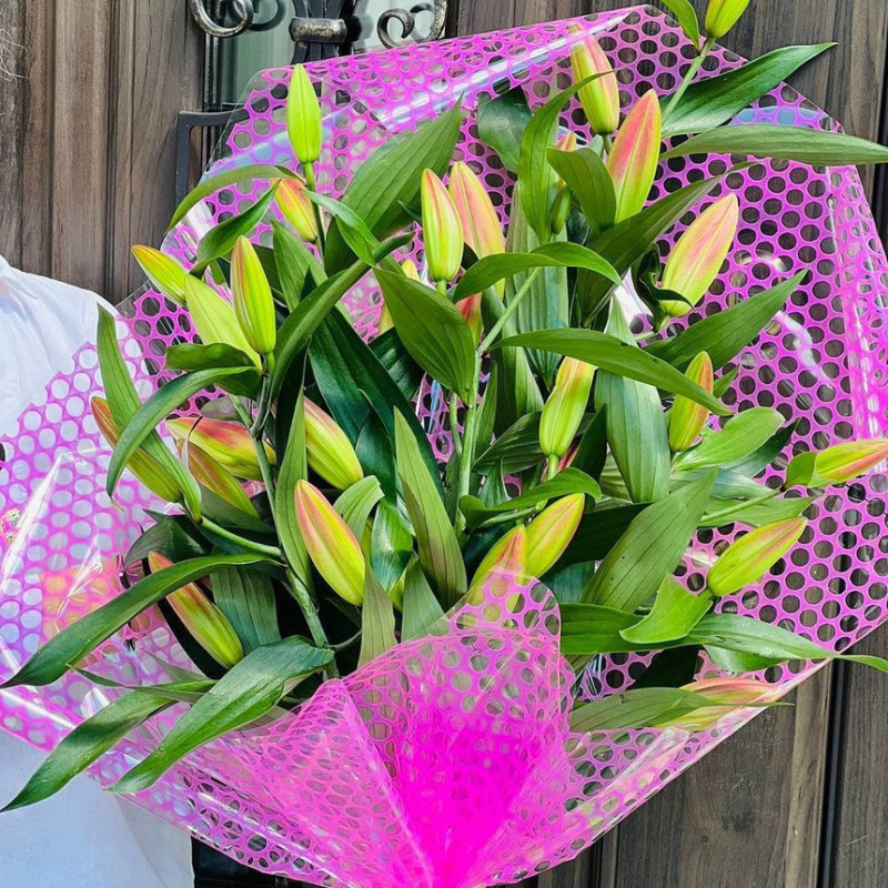 Bouquet of fragrant lilies, standart