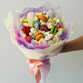 Bouquet of macaroons