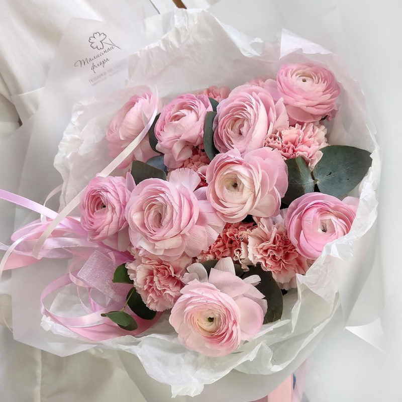 Bouquet of pink ranunculus and carnations, standart