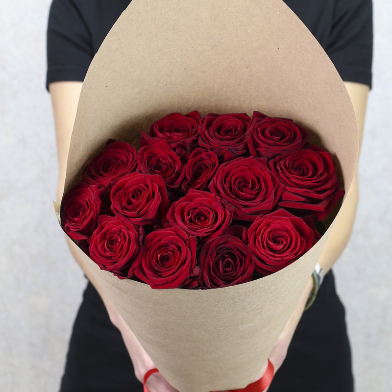 Red roses in kraft paper 50 cm