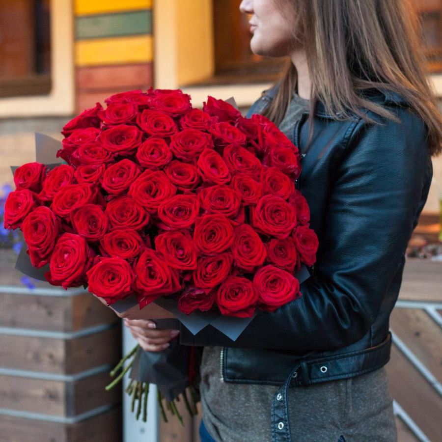 Red Joni 51 roses vendor code 333027114 hand delivered to Sochi