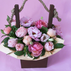 цветы в ящике из кустовых роз