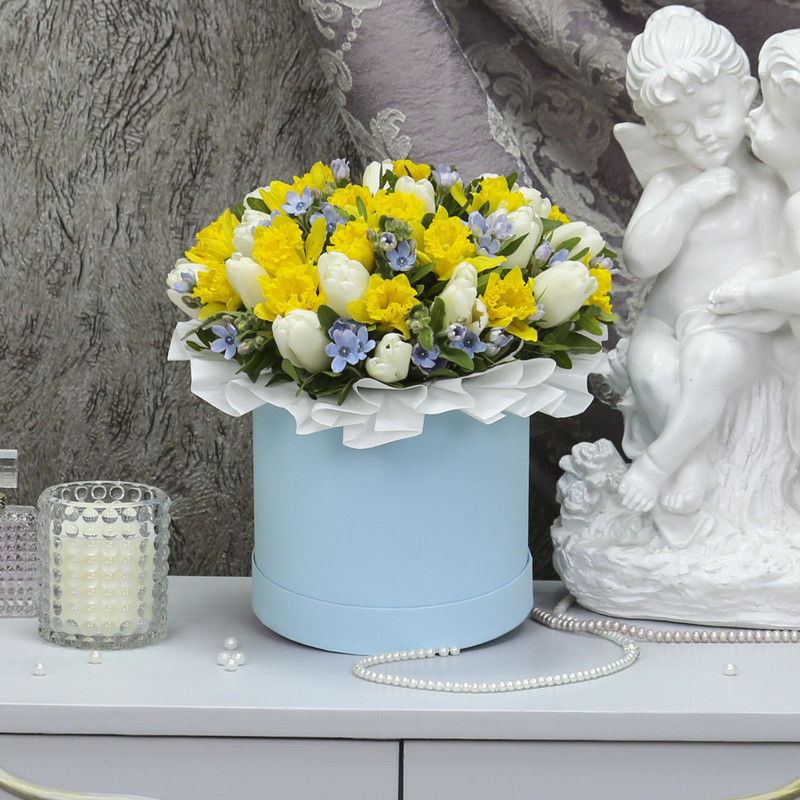 Box with tulips and daffodils "Marquise", standart