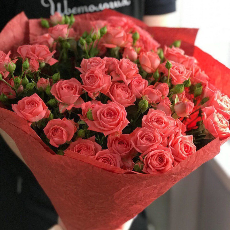 Bouquet of spray roses in coral color, standart