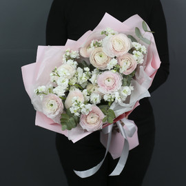 Bouquet of ranunculus and mattiola "Sea of Tenderness"