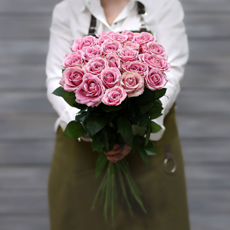 Букет из нежно-розовой розы (Россия) с лентой 60 см, мини