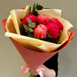 Bouquet of 5 coral peonies King Sharm