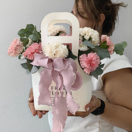 Сумочка с нежными диантусами