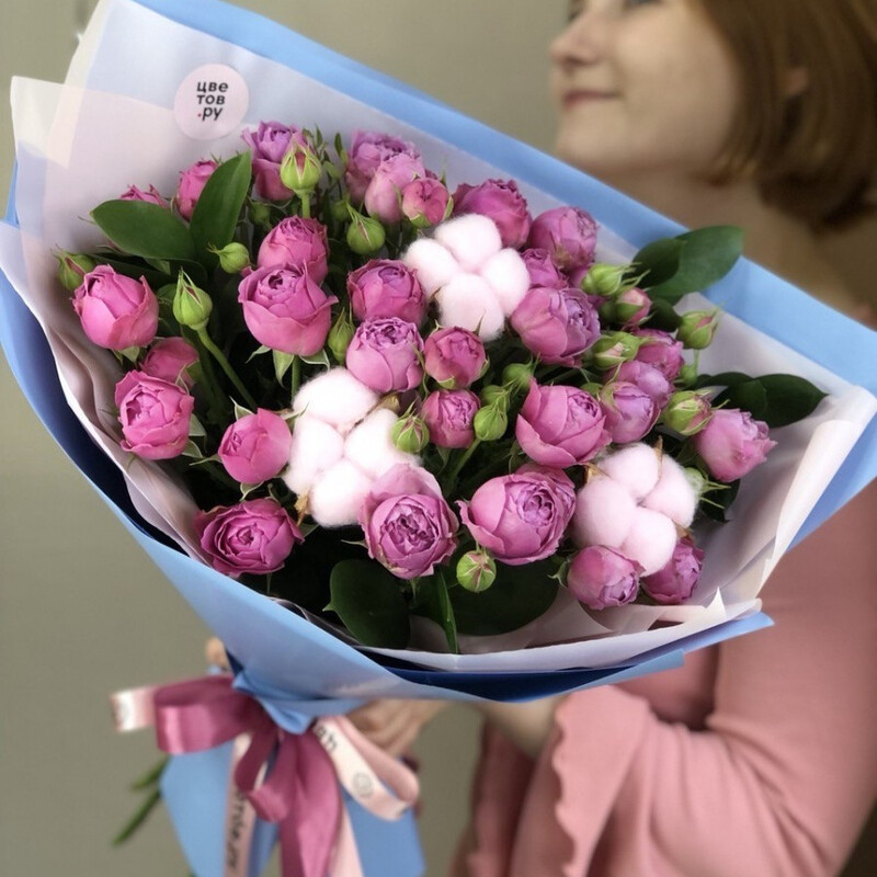 Ягодный пунш, ароматный букет кустовых пионовидных роз