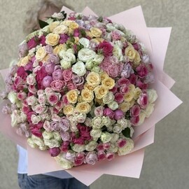 Букет из кустовой розы