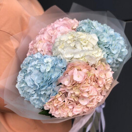 Букет с гортензиями 