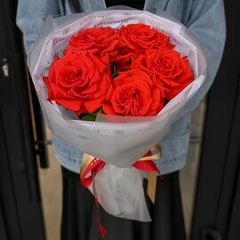 Monobuket iz 5 krasnih roz