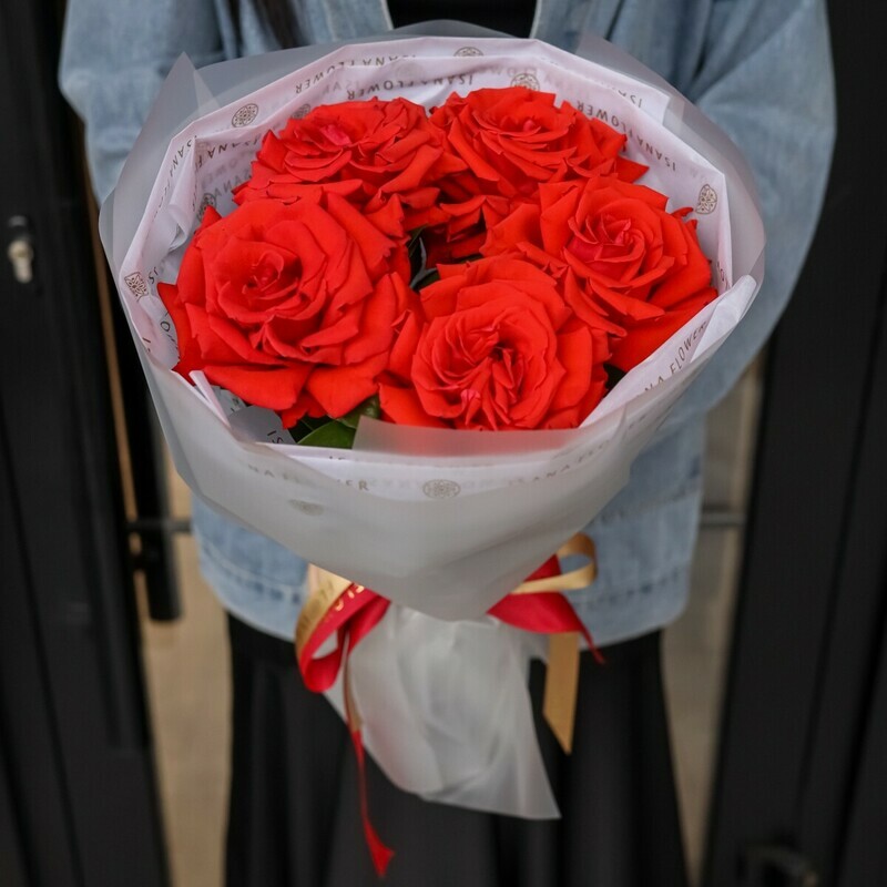 Монобукет из 5 красных роз , стандартный