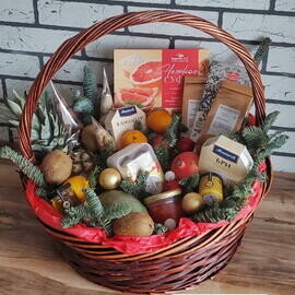 Podarochnaya korzina  Fruktovaya korzina Zimnij buket Novogodnyaya kompozitciya