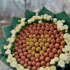 Букет-гигант из клубники с розами