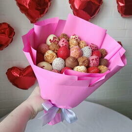 Букет с клубникой в шоколаде Ягодный букет Клубника в шоколаде