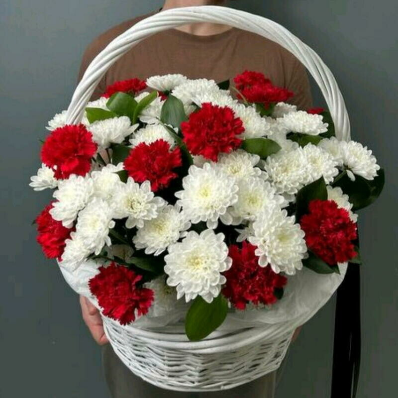 Korzina na pohoroni Traurnij buket TCveti dlya vozlozheniya Gvozdika krasnaya, premium