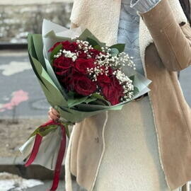 Ogon_ moih chuvstv Krasnaya roza i gipsofila