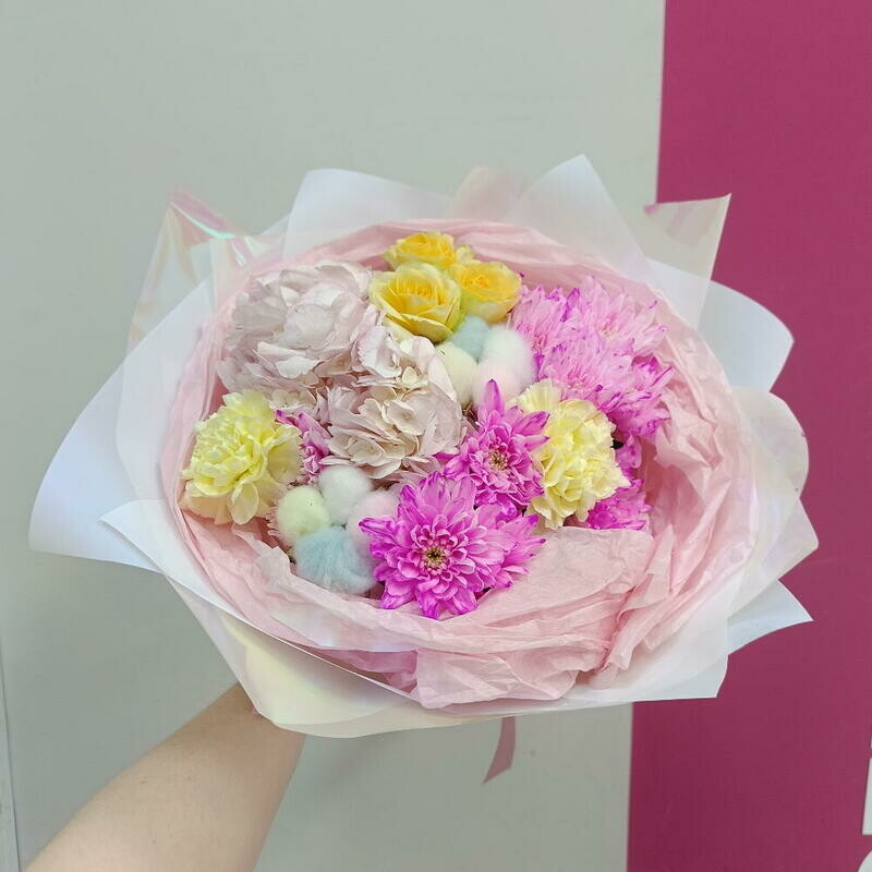 Dofaminovij buket s gortenziej , hlopkom i diantusami Gortenziya Hlopok Diantus Lyubimoj devushke, premium