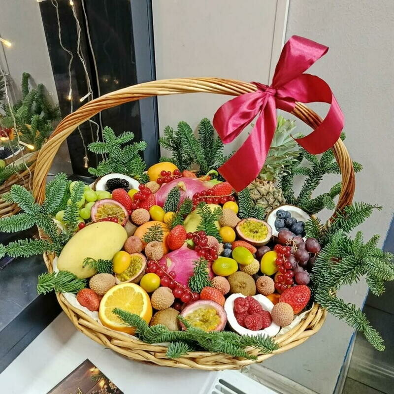 Подарочная корзина Новогодняя композиция, премиум