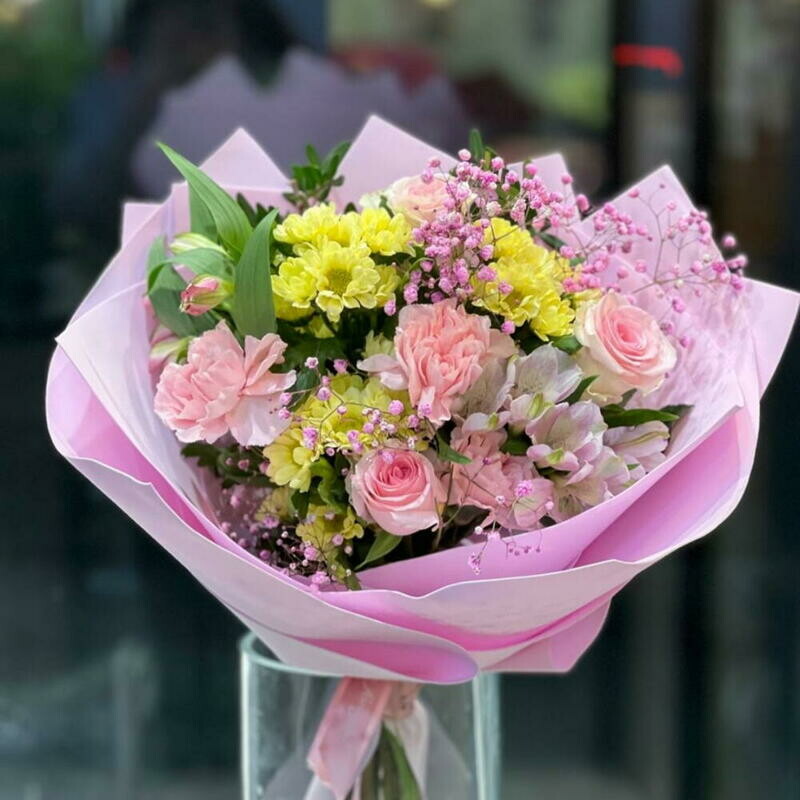 Озеро воспоминаний Букет с розами, альстромерией и диантусами Розы, премиум