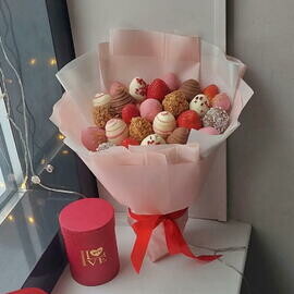 Buket s klubnikoj v shokolade YAgodnij buket