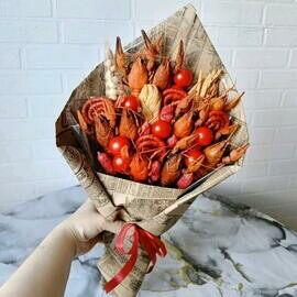 Dva muzhskih buketa na 23 Fevralya Buket s varenimi rakami , kolbaskami i kopchenim sirom