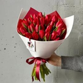 Buket iz 25 krasnih tyul_panov Tyul_pani