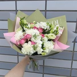 Nezhnij buket s matiolloj i eustomoj