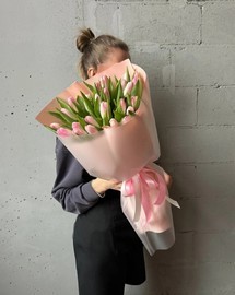 25 розовых тюльпанов