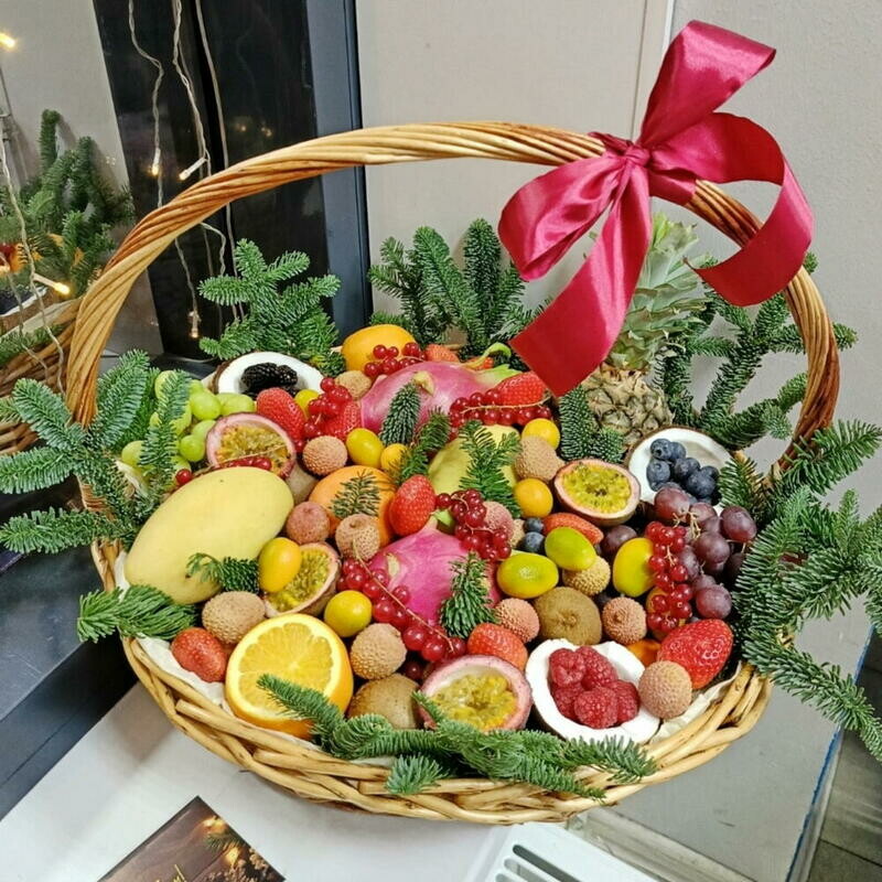FruttiBoom  SHikarnaya fruktovaya korzina s yagodami i ekzoticheskimi fruktami Podarok nachal_stvu, premium
