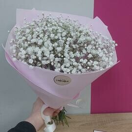 Buket kompliment ! Buket s beloj gipsofiloj  Kollega