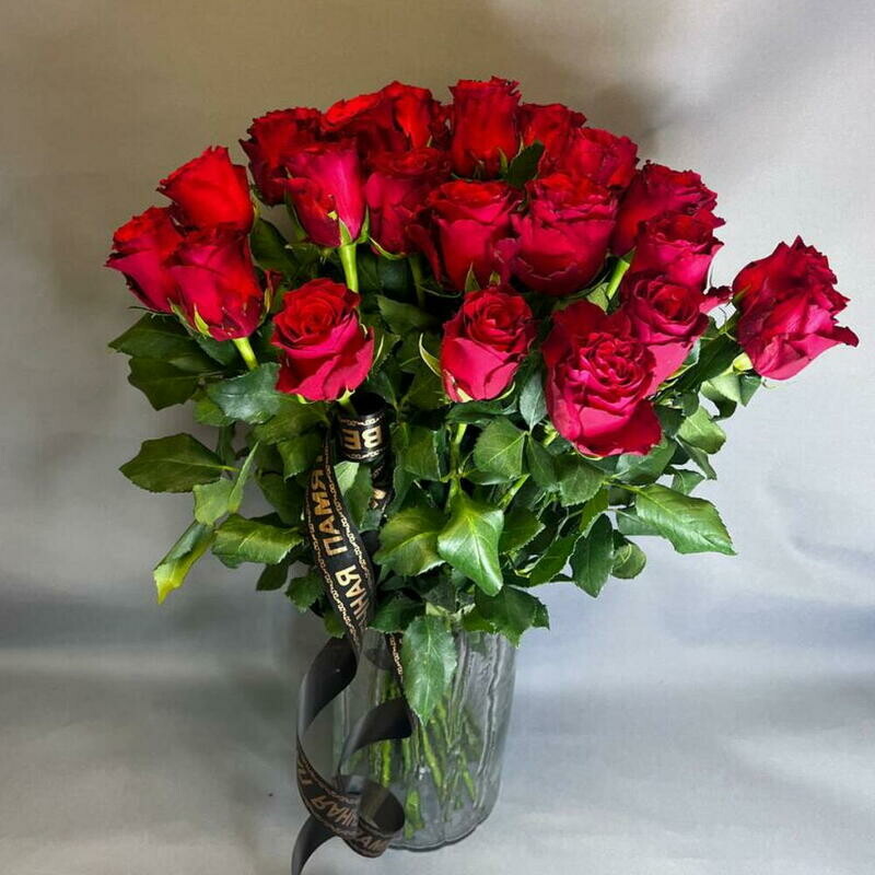 Traurnij buket iz 30 krasnih roz  Buket ra pohoroni, premium