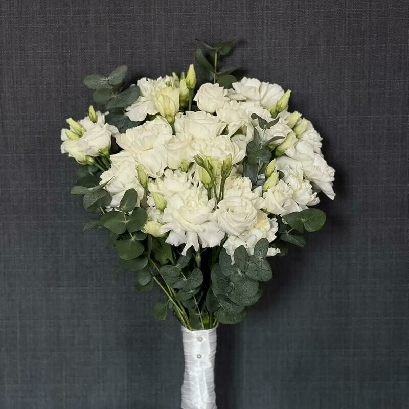 Buket nevesti  Svadebnij buket s beloj eustomoj i diantusami Eustoma Diantusi, premium