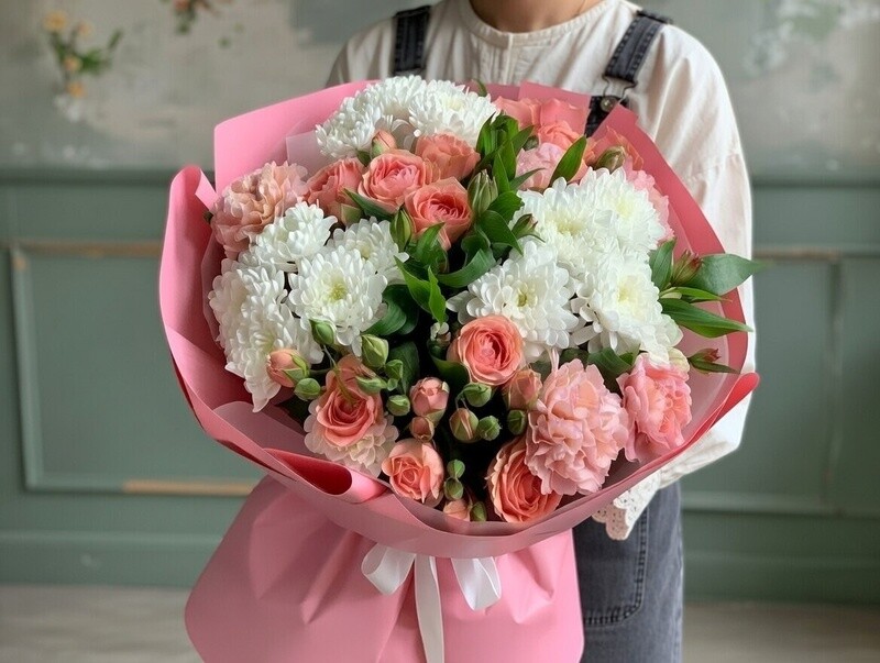 Букет из хризантемы и пионовидной розы, премиум