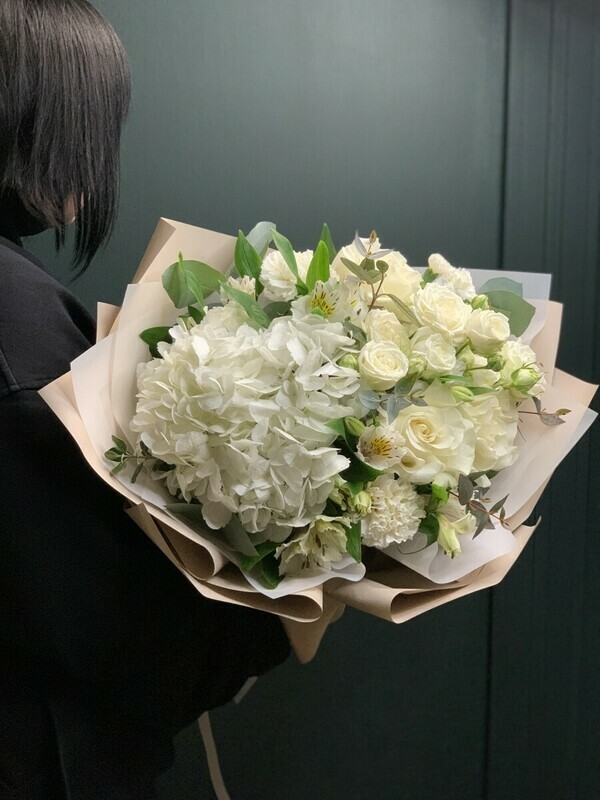 Букет с гортензией , делюкс