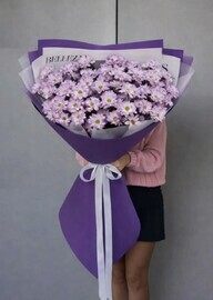 Bouquet of giant chrysanthemums and daisies purple 