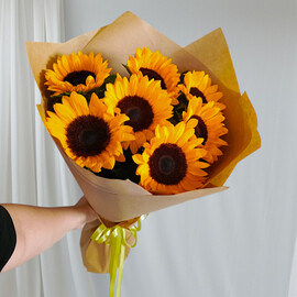 Bouquet of 7 sunflowers 