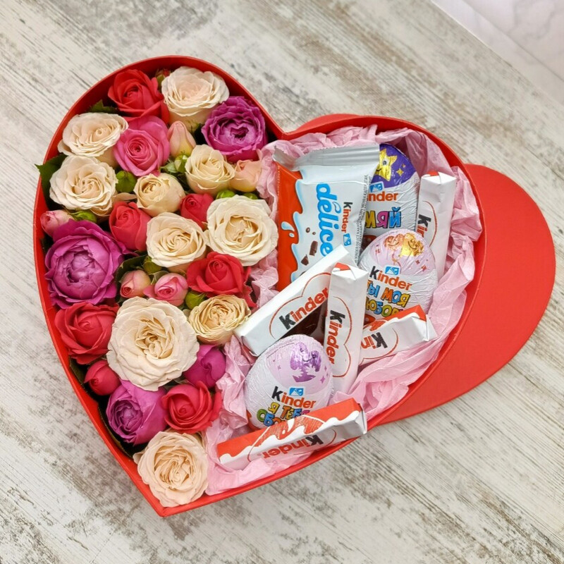 S lyubov_yu, korobka serdtce s kinderom i kustovimi rozami .