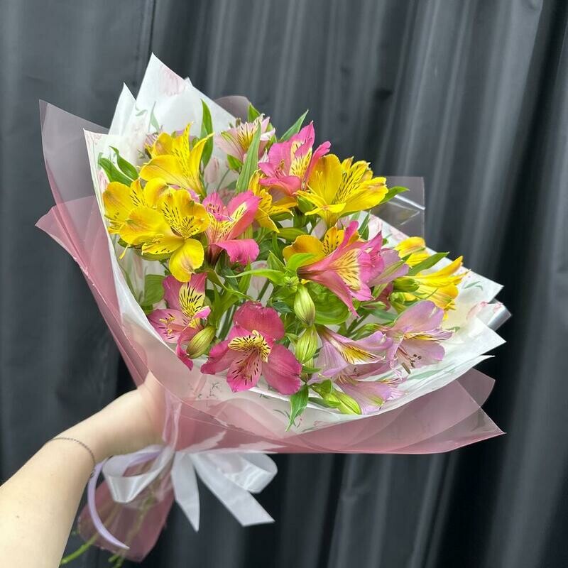 Feeriya buket al_stromerij, monobuket iz 5 al_stromerij