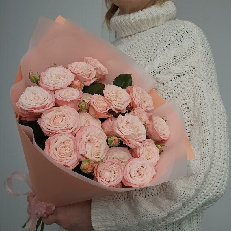 Buket iz kustovih pionovidnih roz sorta Madam Bombastik, monobuket iz 7 kustovih roz