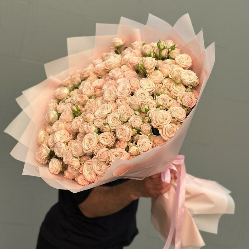 Кустовая пионовидная роза Бомбастик, монобукет из прекрасных 35 пионовидных кустовых роз.