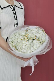 Букет гортензий с ромашками