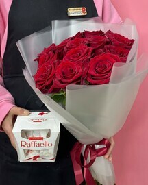 Букет роз с Rafaello