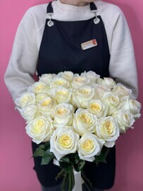 Белые пионовидные розы, 25 шт на атласной ленте 