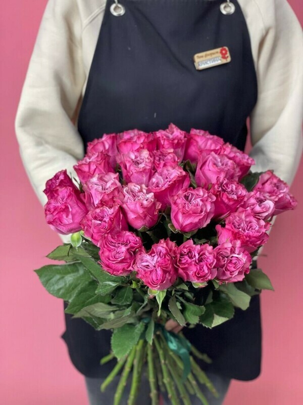 25 пионовидных роз  роз с оформлением на атласную ленту , 25 пионовидных роз  роз с оформлением на атласную ленту 