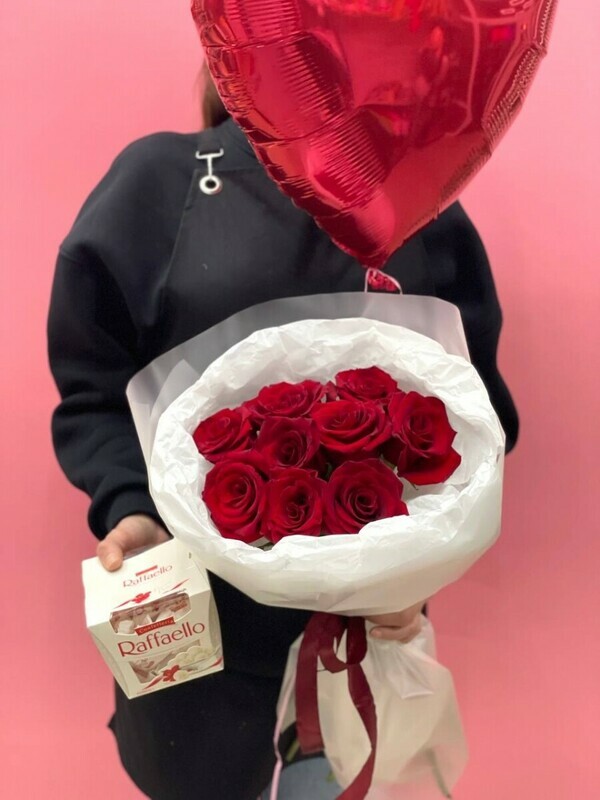Букет из 9 красных роз с коробкой конфет и шар сердце, стандартный
