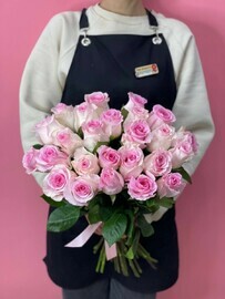 Розовые нежные розы, 25 шт на атласной ленте 
