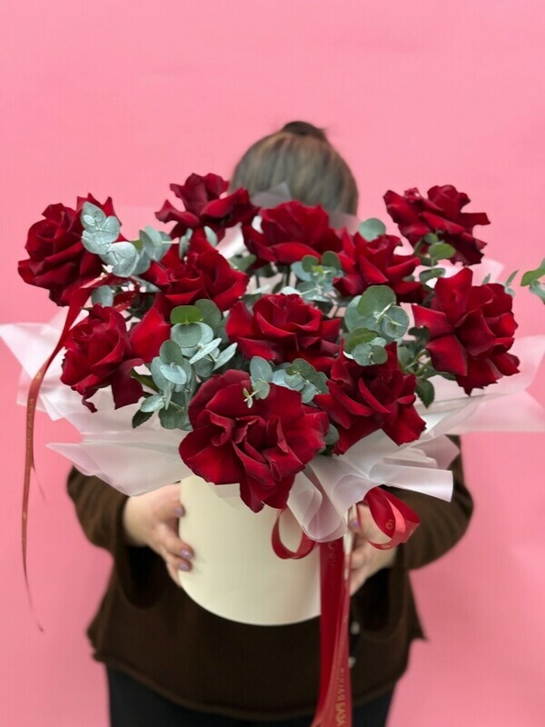 Бокс с французскими розами и эвкалиптом, премиум