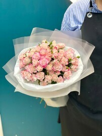 15 розовых кустовых роз